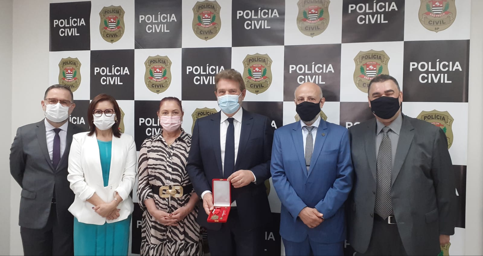 Polícia Civil outorga medalha Jorge Tibiriçá ao ex-prefeito de Praia Grande